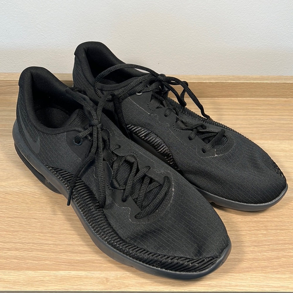 Worn twice Nike Air Max Advantage 2 Black Anthracite Sneakers size 11 NO box